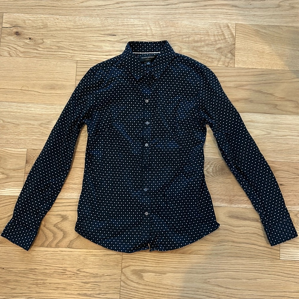 Women’s Banana Republic Tailored Fit Button Down (size 8)